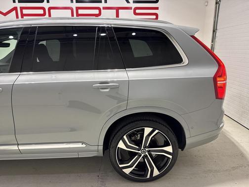 2024 Volvo XC90 B6 Ultimate Bright Theme 7-Seater
