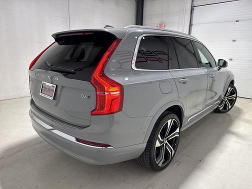 2024 Volvo XC90 B6 Ultimate Bright Theme 7-Seater