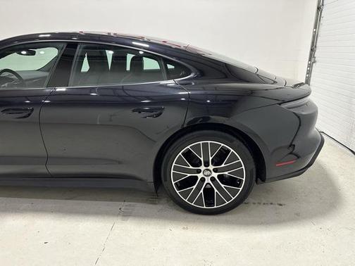 2022 Porsche Taycan Base