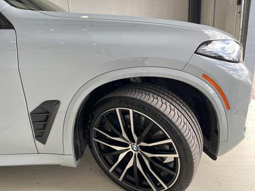 2024 BMW X5 M60i