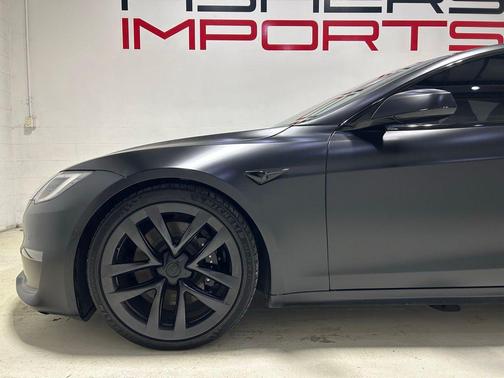 Solid Black 2022 Tesla Model S Plaid