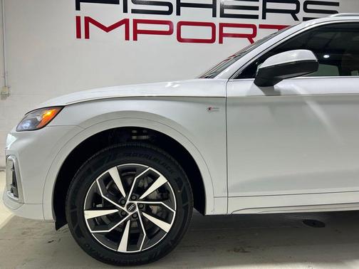 Glacier White Metallic 2023 Audi Q5 45 S line Premium