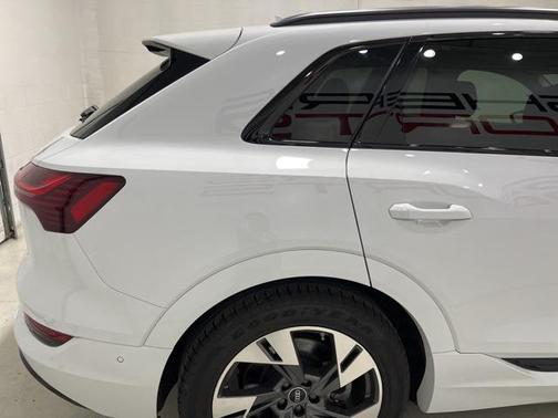 2022 Audi e-tron Premium