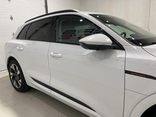 2022 Audi e-tron Premium