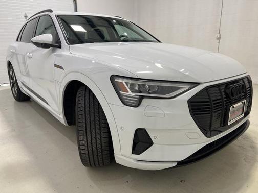 2022 Audi e-tron Premium