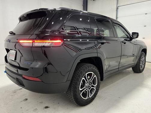 2022 Jeep Grand Cherokee 4xe Trailhawk