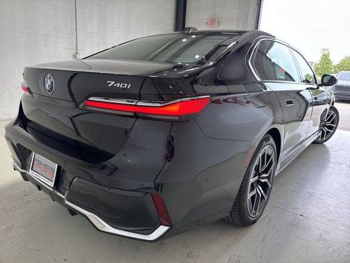 2025 BMW 740 i xDrive