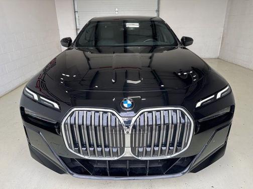 2025 BMW 740 i xDrive