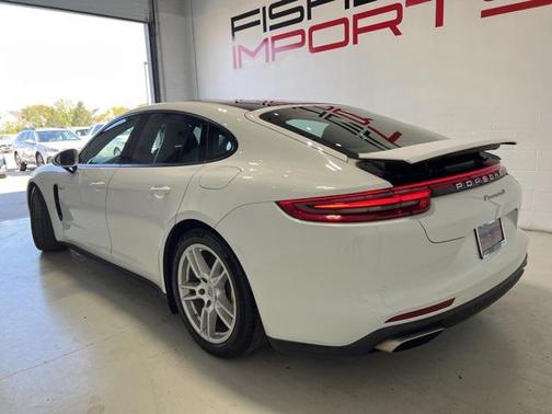 2018 Porsche Panamera 4