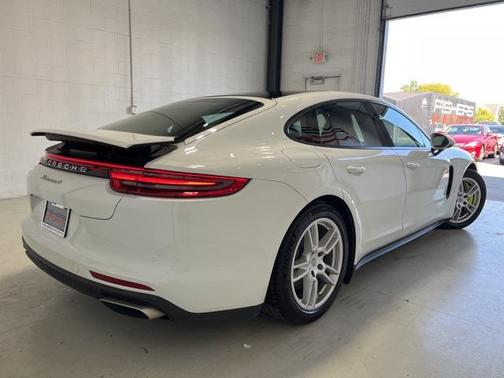 2018 Porsche Panamera 4