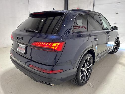 2025 Audi Q7 45 Premium Plus