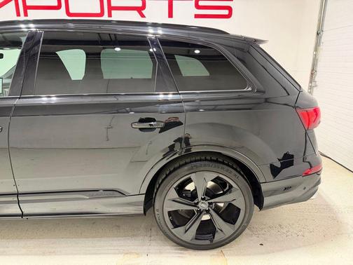 Mythos Black Metallic 2024 Audi SQ7 4.0T Premium Plus