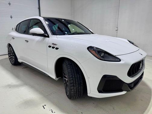 Bianco 2024 Maserati Grecale Trofeo