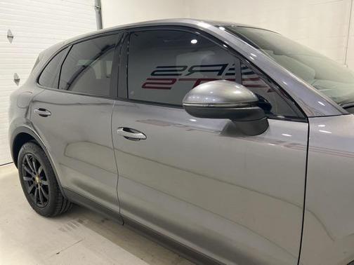 2022 Porsche Cayenne Base
