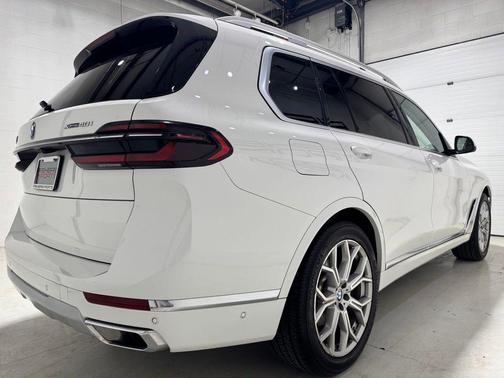 Alpine White 2023 BMW X7 xDrive40i