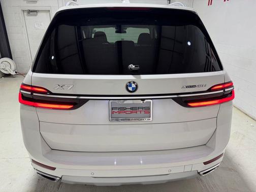 Alpine White 2023 BMW X7 xDrive40i