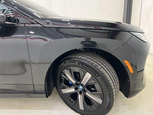 2025 BMW iX xDrive50