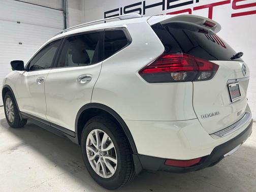 Pearl White 2017 Nissan Rogue SV