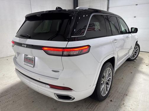 2022 Jeep Grand Cherokee Summit