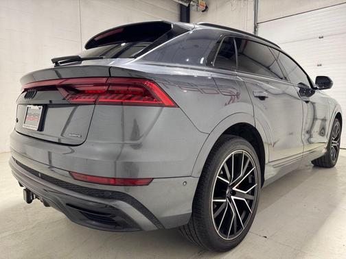 Daytona Gray Pearl Effect 2022 Audi Q8 55 Premium Plus