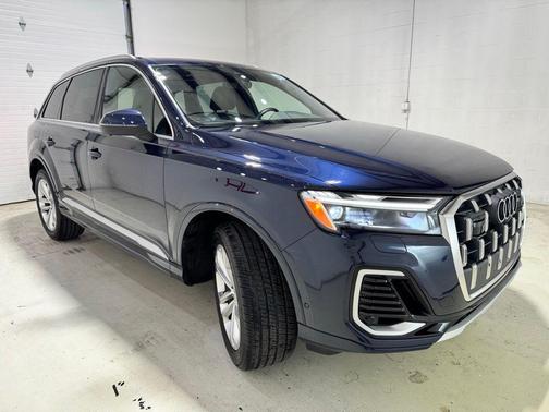 Waitomo Blue Metallic 2025 Audi Q7 55 Premium Plus