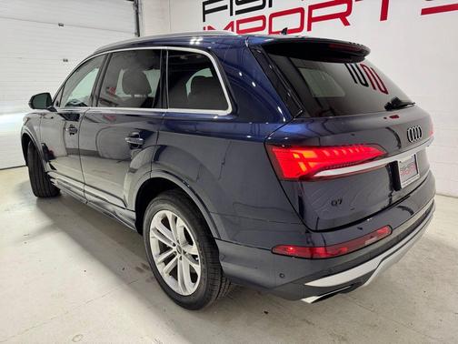 Waitomo Blue Metallic 2025 Audi Q7 55 Premium Plus