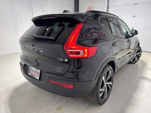 2021 Volvo XC40 T5 R-Design