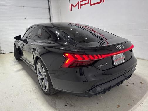 2023 Audi e-tron GT Prestige quattro