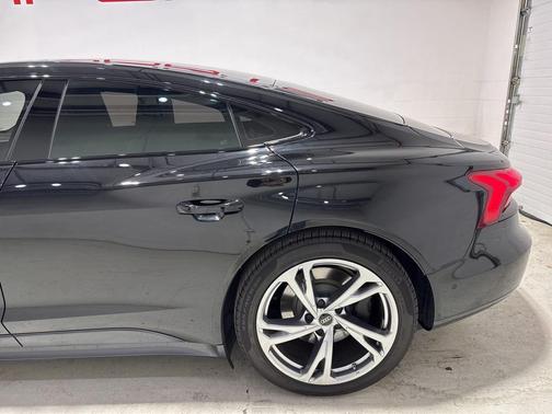 2023 Audi e-tron GT Prestige quattro