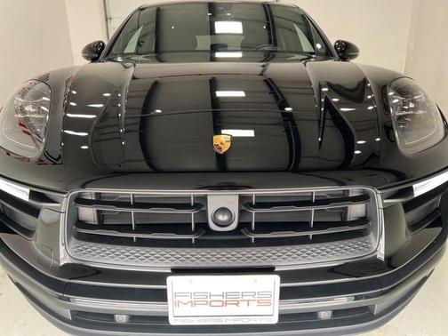 2025 Porsche Macan Base