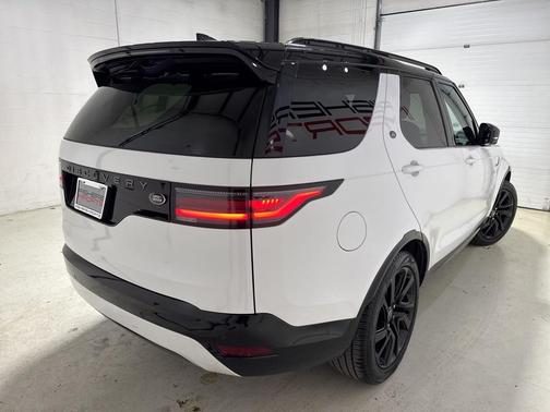 2023 Land Rover Discovery P300 S R-Dynamic
