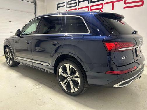 Waitomo Blue Metallic 2023 Audi Q7 55 Premium Plus