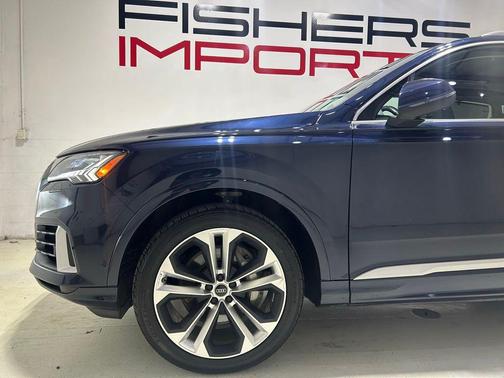 Waitomo Blue Metallic 2023 Audi Q7 55 Premium Plus