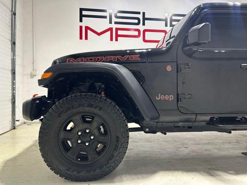 Black Clearcoat 2023 Jeep Gladiator Mojave 4x4