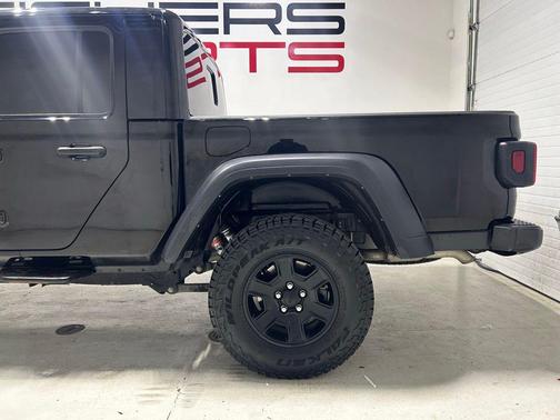 Black Clearcoat 2023 Jeep Gladiator Mojave 4x4