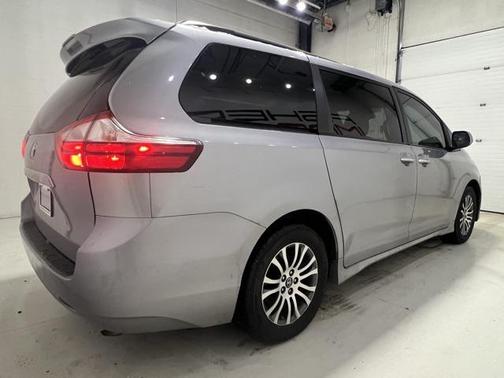 2018 Toyota Sienna XLE