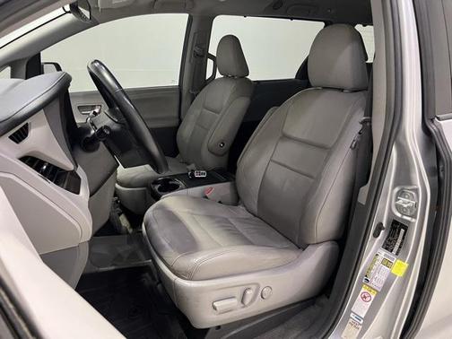 2018 Toyota Sienna XLE