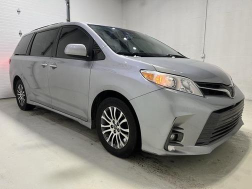 2018 Toyota Sienna XLE