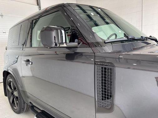 2024 Land Rover Defender V8