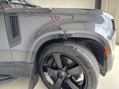 2024 Land Rover Defender V8