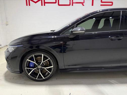 Deep Black Pearl 2022 Volkswagen Golf R 2.0T Manual