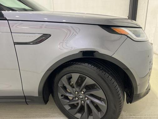2024 Land Rover Discovery P300 Dynamic SE