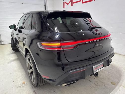 2022 Porsche Macan Base