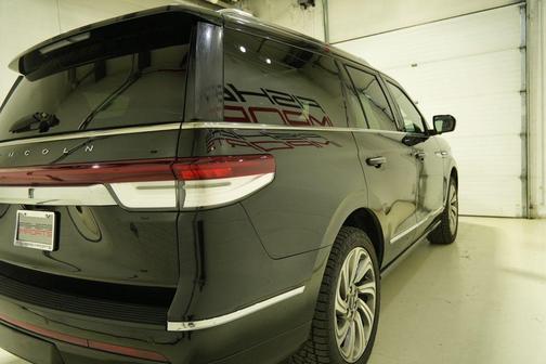 Black Metallic 2023 Lincoln Navigator Reserve