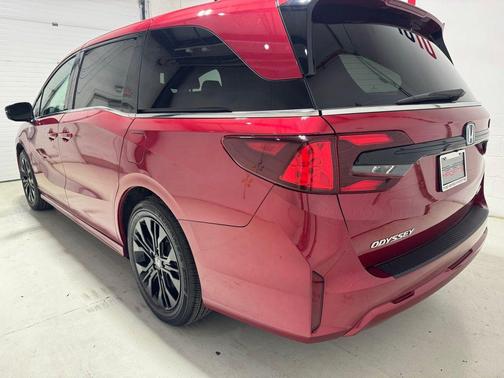 Radiant Red Metallic II 2025 Honda Odyssey Sport-L