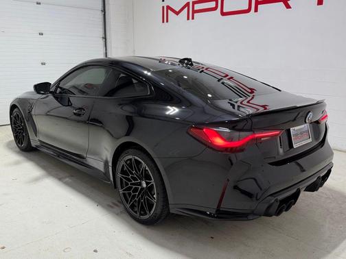 Black Sapphire Metallic 2022 BMW M4 Competition xDrive
