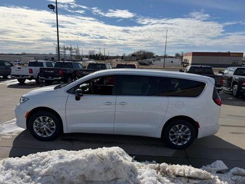 2026 Chrysler Pacifica Select AWD