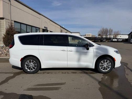 2026 Chrysler Pacifica Select AWD