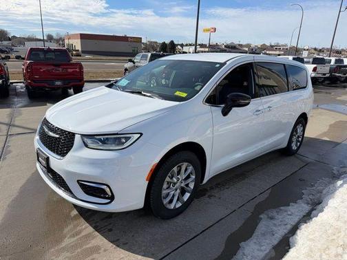 2026 Chrysler Pacifica Select AWD