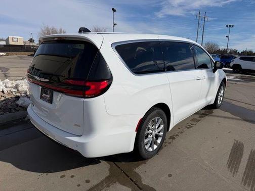 2026 Chrysler Pacifica Select AWD